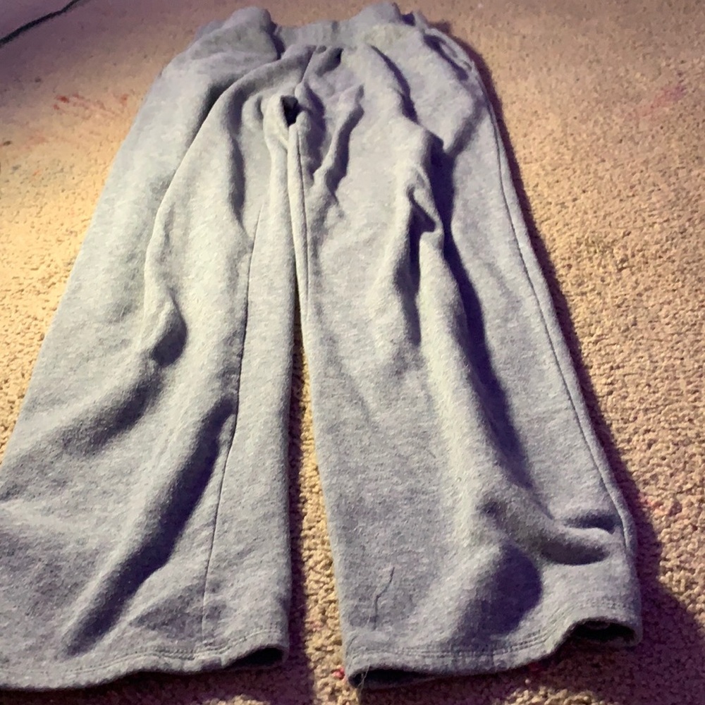 Gray fleece lined sweat pants. Women’s small.